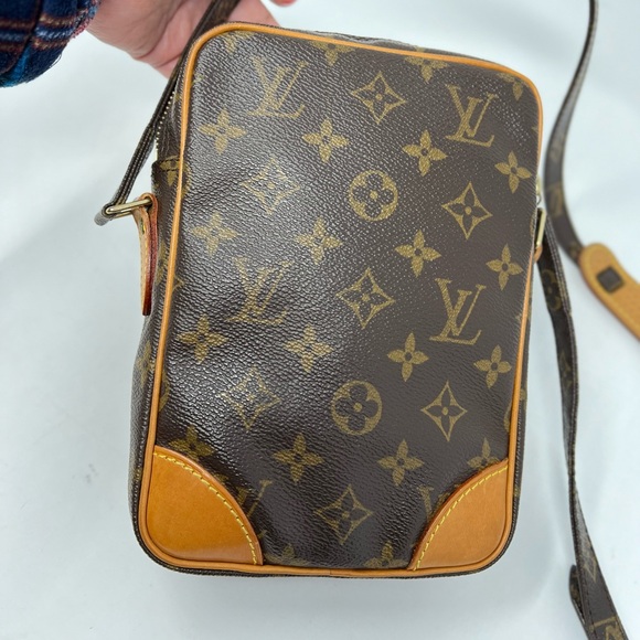 Louis Vuitton Danube PM Monogram Crossbody Unisex - Picture 4 of 16